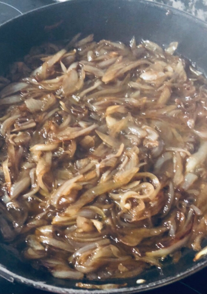 Una foto de Cebolla caramelizada😋