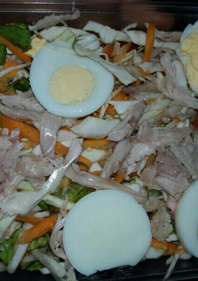 A picture of Salad with eggs.