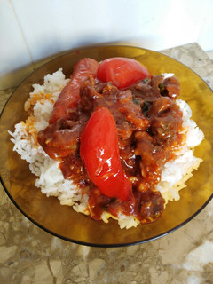 Una foto de Carne de ternera con salsa de harina arroz blanco