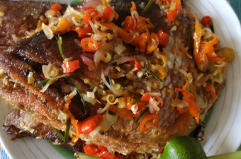 Cara Membuat Kepala dan Tulang Kakap Merah Sambal Matah Irit Anti Gagal