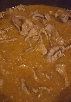 Una foto de Carne guisada en una rica salsa mixta