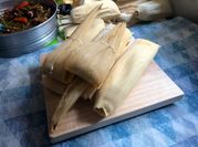 Una foto de costilla de cerdo en salsa verde