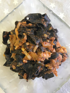 Una foto de Pasta Negra con Salmón