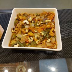 A picture of Chicken Cashew Nuts.