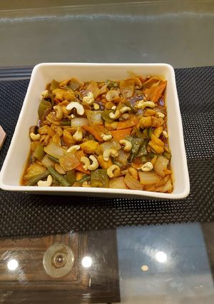 A picture of Chicken Cashew Nuts.