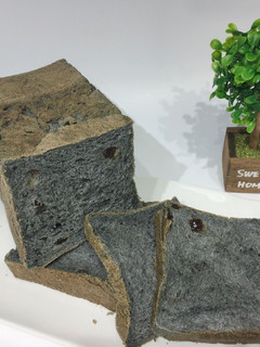 優格竹炭葡萄乾吐司 的食譜成品照片