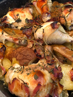 Csirkés-körtés egytálétel 🍗🥔🍾🍐🥓🍯 recept fotója