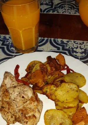 Una foto de Pollo a la plancha con verduras al horno😋