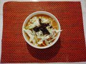 Una foto de sopa de nopal