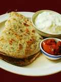 பன்னீர் ஸ்டவ்ட் மசாலா பரோட்டா(paneer stuffed parotta recipe in tamil)