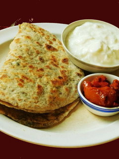 பன்னீர் ஸ்டவ்ட் மசாலா பரோட்டா(paneer stuffed parotta recipe in tamil) செய்முறை முக்கிய புகைப்படம்
