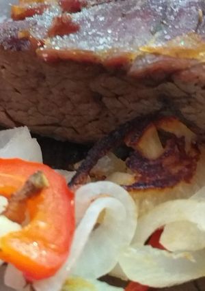 Una foto de Asado al horno con cebolla y morrón
