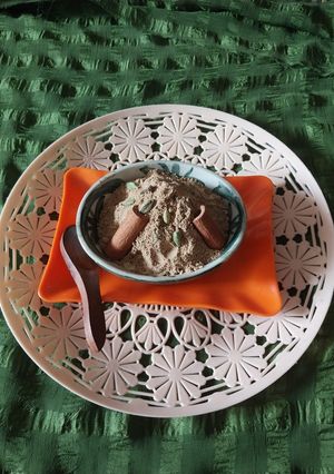 સુગંધી ચાનો મસાલો (Flavoured Tea Masala Recipe In Gujarati) રેસીપી મુખ્ય ફોટો
