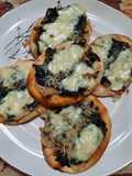 Pizzetas caseras con acelga y quesos