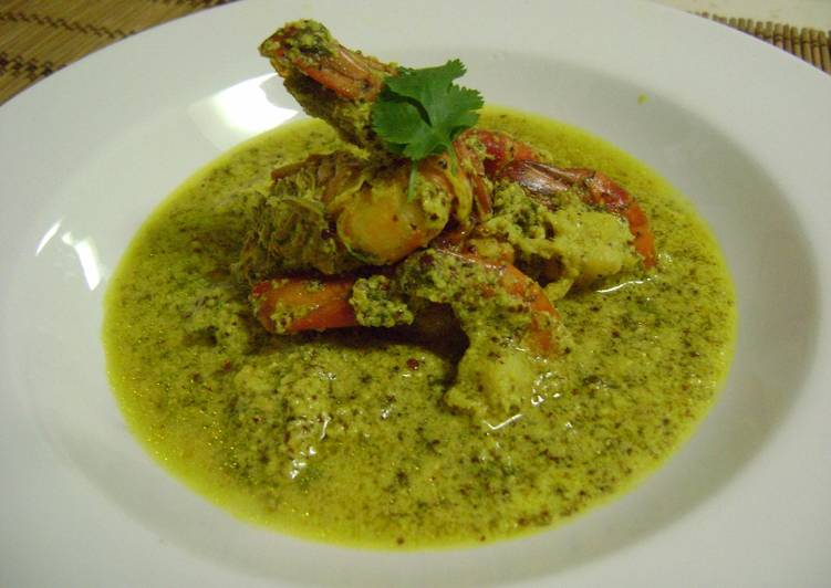Recipe: At Home Bhapa Shorshe Chingri (Steamed Mustard Prawns - Bengali Style)