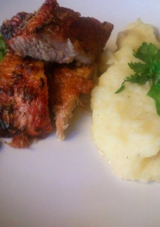 Una foto de Matambre de cerdo  al horno con puré de papas