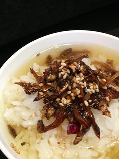 【家樂福廚房】即食創意食譜》小魚辣椒茶泡飯 的食譜成品照片