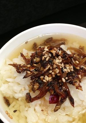 【家樂福廚房】即食創意食譜》小魚辣椒茶泡飯 的食譜成品照片