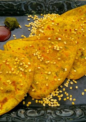 A picture of Moong Dal Triangle Paratha.