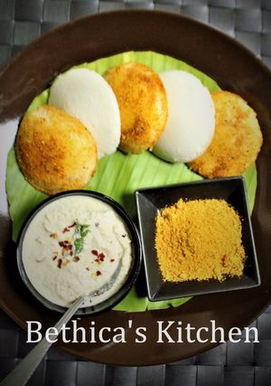 A picture of Podi Idli.