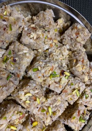 ड्राई फ्रूट बर्फी (Dry fruit barfi recipe in hindi) रेसिपी मुख्य फोटो
