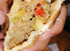 Una foto de Empanada de carne cortada a cuchillo. LaLa#TareaFina