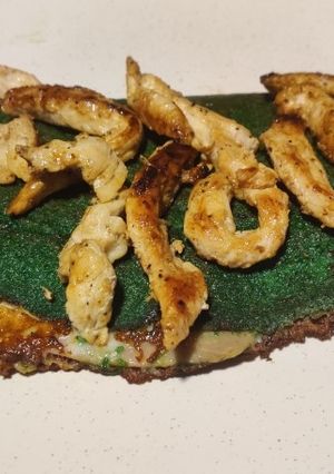 Una foto de Omelette de acelgas con rajas de pollo