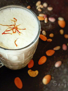 ড্রাই ফ্রুটস মিল্কশেক (dry fruits milkshake recipe in Bengali) রেসিপির প্রধান ছবি