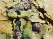 Una foto di maltagliati alla salsiccia