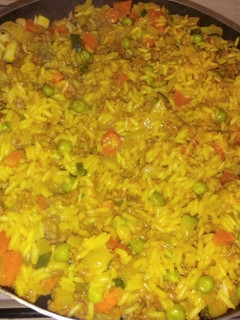 Una foto de Arroz con carne picada y verduras 🥘