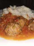 Albóndigas en Salsa con Arroz Quesú