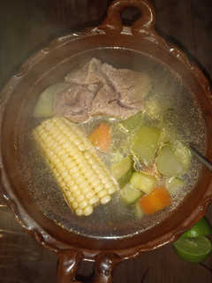 Una foto de Caldo de res