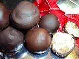 Χριστουγεννιάτικα σοκολατάκια με καρύδι και κάστανο