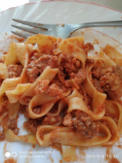 Una foto de Pasta fresca con salsa boloñesa