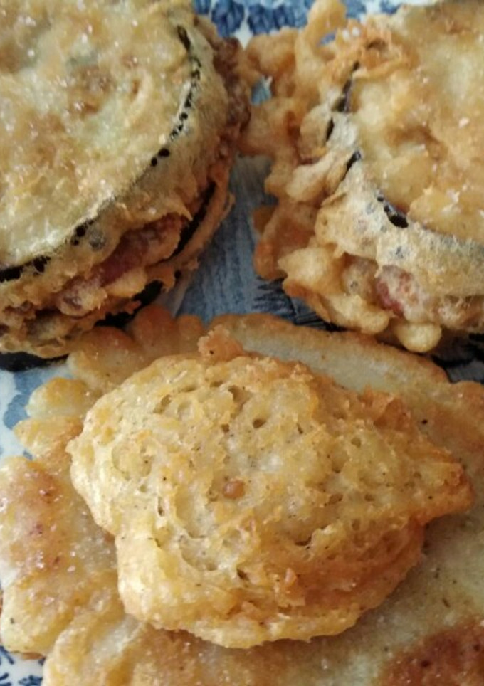 Una foto de Calabacín rebozado y fritura de tempura