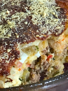 Una foto de Torta salada de harina maíz rellena