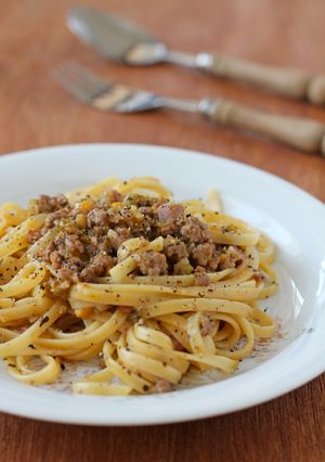 Hình của món Pasta với sốt thịt bò và bí đỏ .