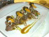 BÒ CUỘN NẤM VÀ MĂNG TÂY VỚI SỐT TERIYAKI