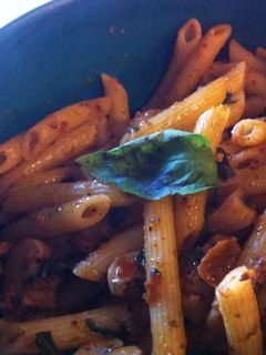 รูปของ Sun-dried Tomato and Basil Pesto Pasta (สูตรเจ)
