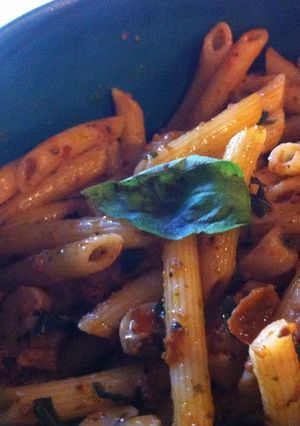 รูปของ Sun-dried Tomato and Basil Pesto Pasta (สูตรเจ)