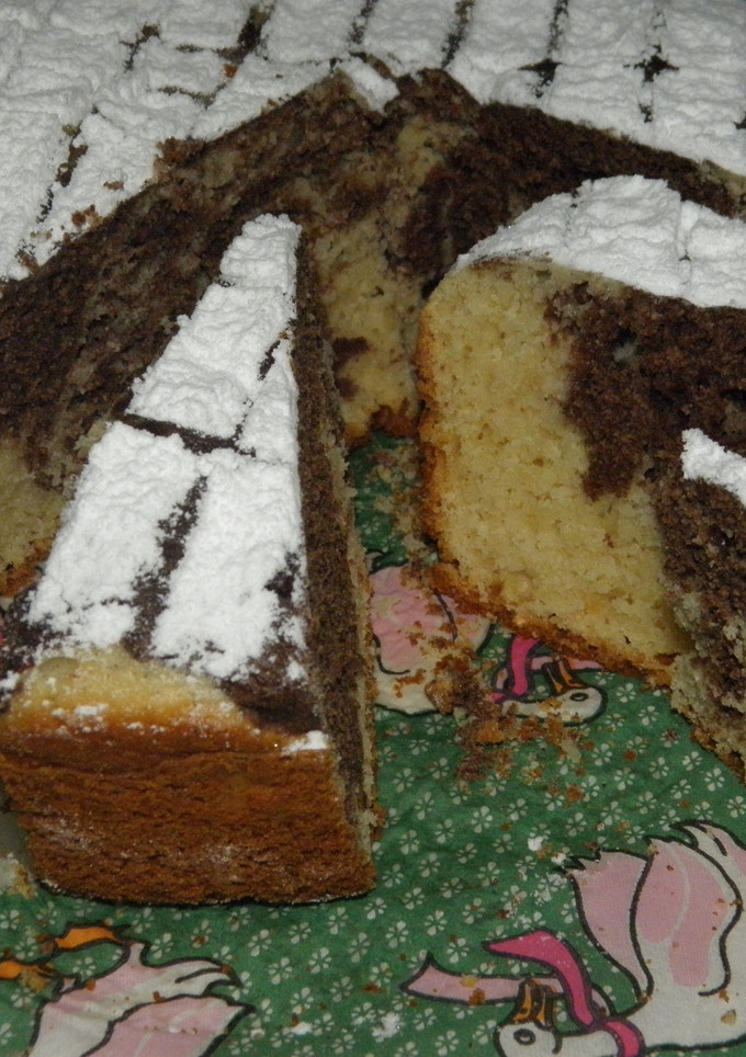 Una foto de Torta marmolada de yogur, naranja y chocolate