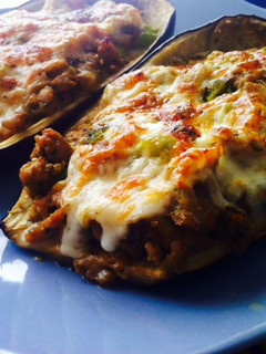 Una foto de Berenjenas rellenas de verduras con queso crema