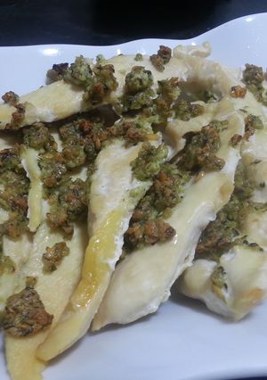 Una foto de Pollo con pesto
