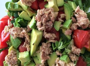 Foto principal de Ensalada de palta y atún