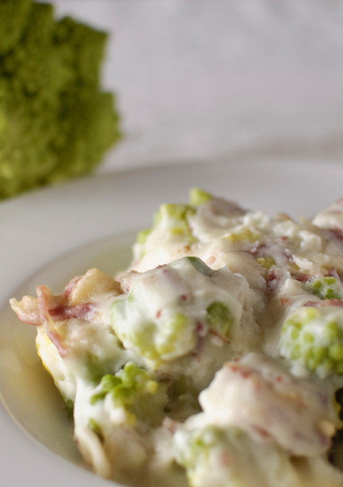 Una foto de Romanescu gratinado con bacon