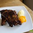 Costillas al horno con crema de patata y mandarina