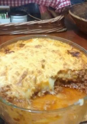 Una foto de Pastel de mandioca con carne gratinado