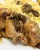 Pollo con uvas pasas