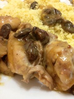 Una foto de Pollo con uvas pasas