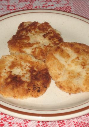 Una foto de Tortitas de yuca rellenas 